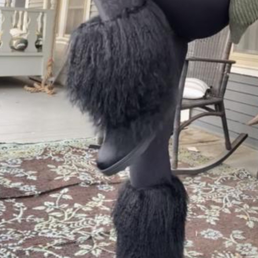COPY - Bearpaw Boetis Black - Size US 9, Fits like 8.5